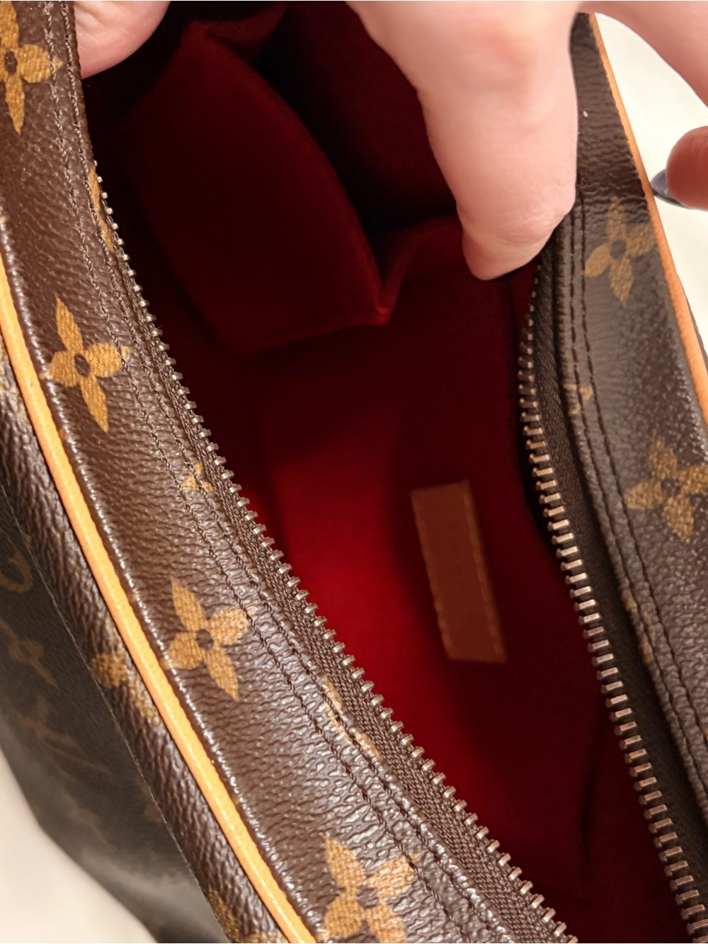 Louis Vuitton crossaint mm shoulder bag - Picture 4 of 11